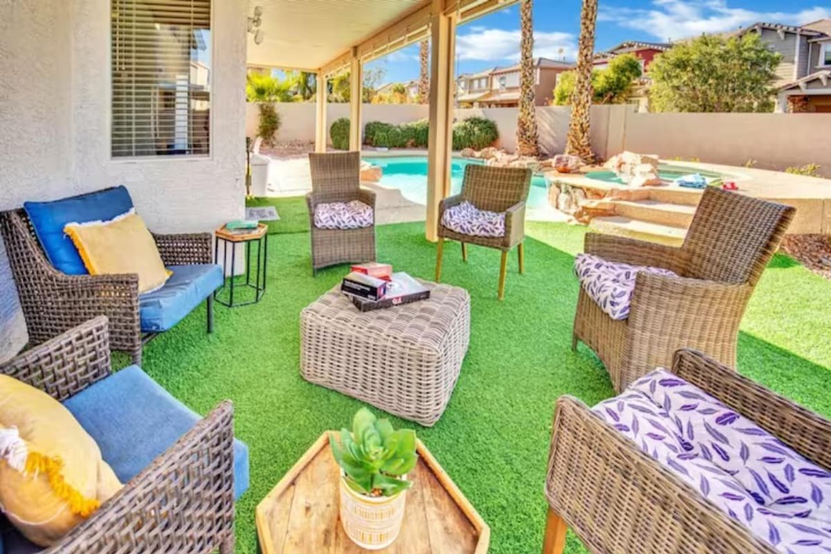 Pool Spa & Movie Retreat: 4BR Home Backyard Oasis gallery image 3