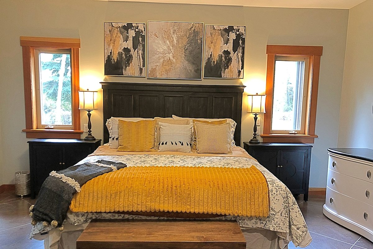 5 BR Farmhouse w/ Pool & Hot tub gallery image 5