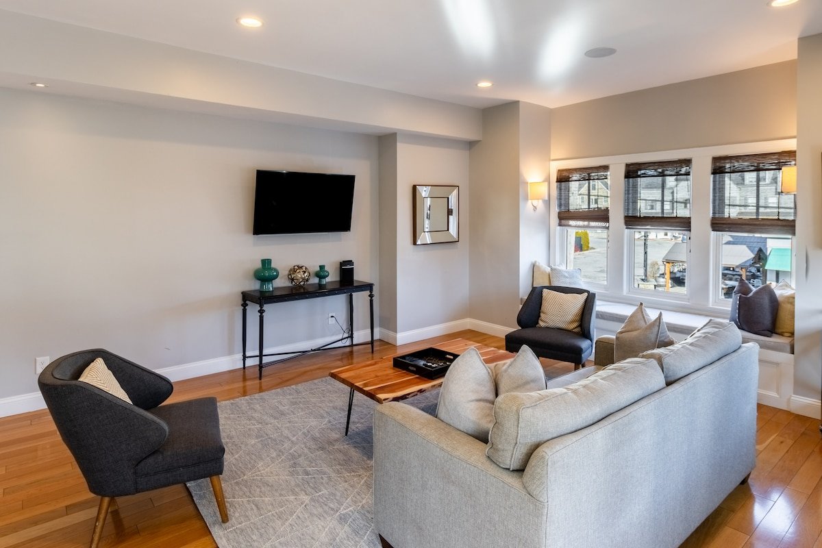 2 Decks for Entertaining, 3 Levels of Living Space gallery image 5