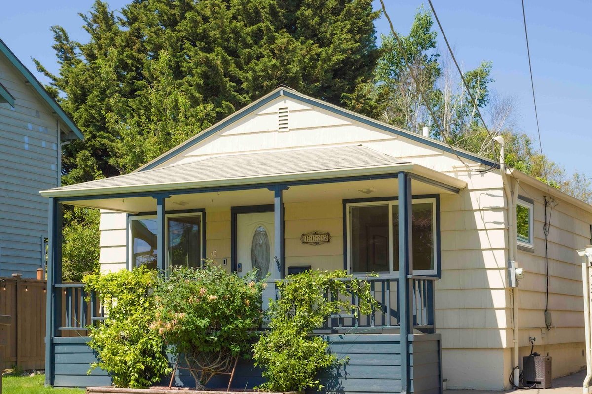 Modern Tiny House gallery image 2