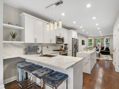 Gorgeous 5 BDR/ 4BA in Logan Square w/Parking!