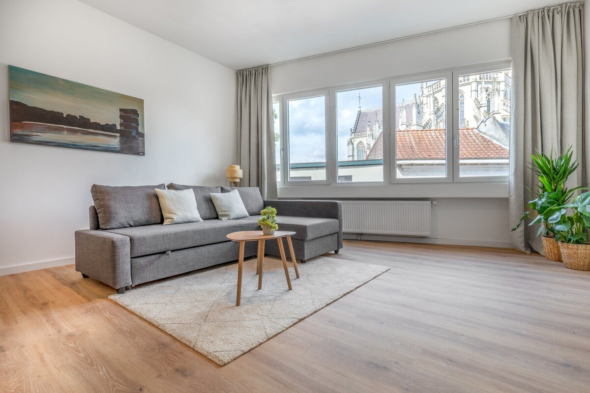Ruim appartement met zicht op de Kathedraal gallery image 4