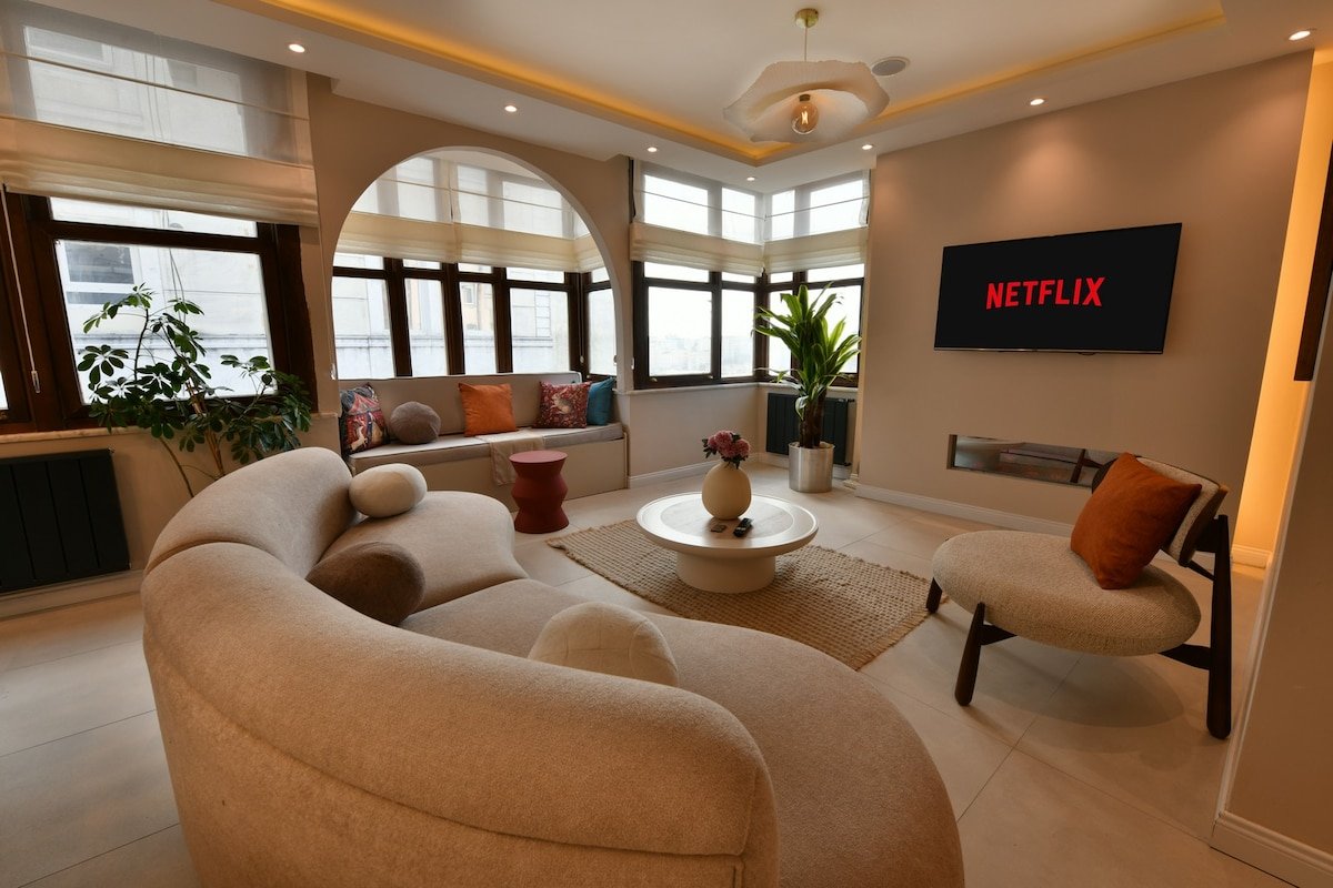 Chic &Modern 2BR .AC.@Taksim sq gallery image 2