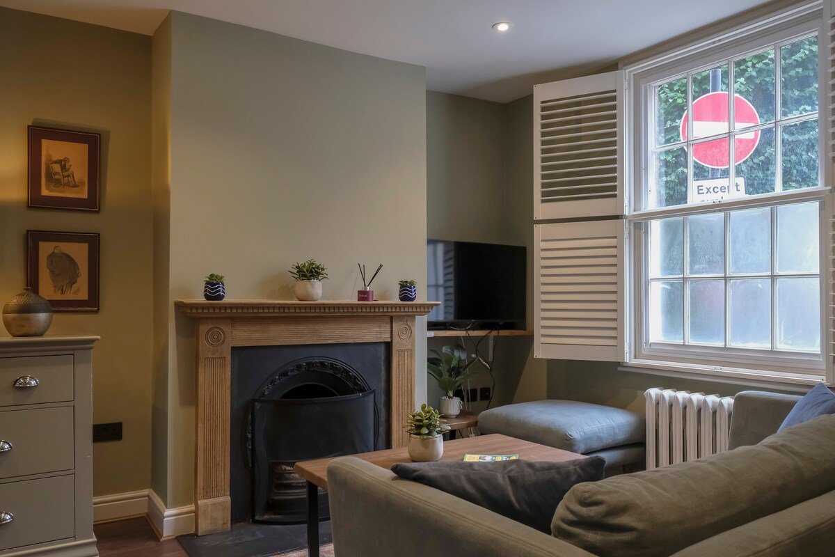 “Classic British Manor” gallery image 4