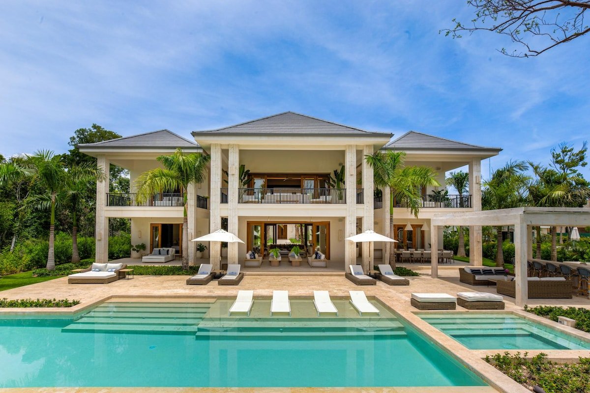 Hacienda A31 – Gorgeous Golf-Front Villa