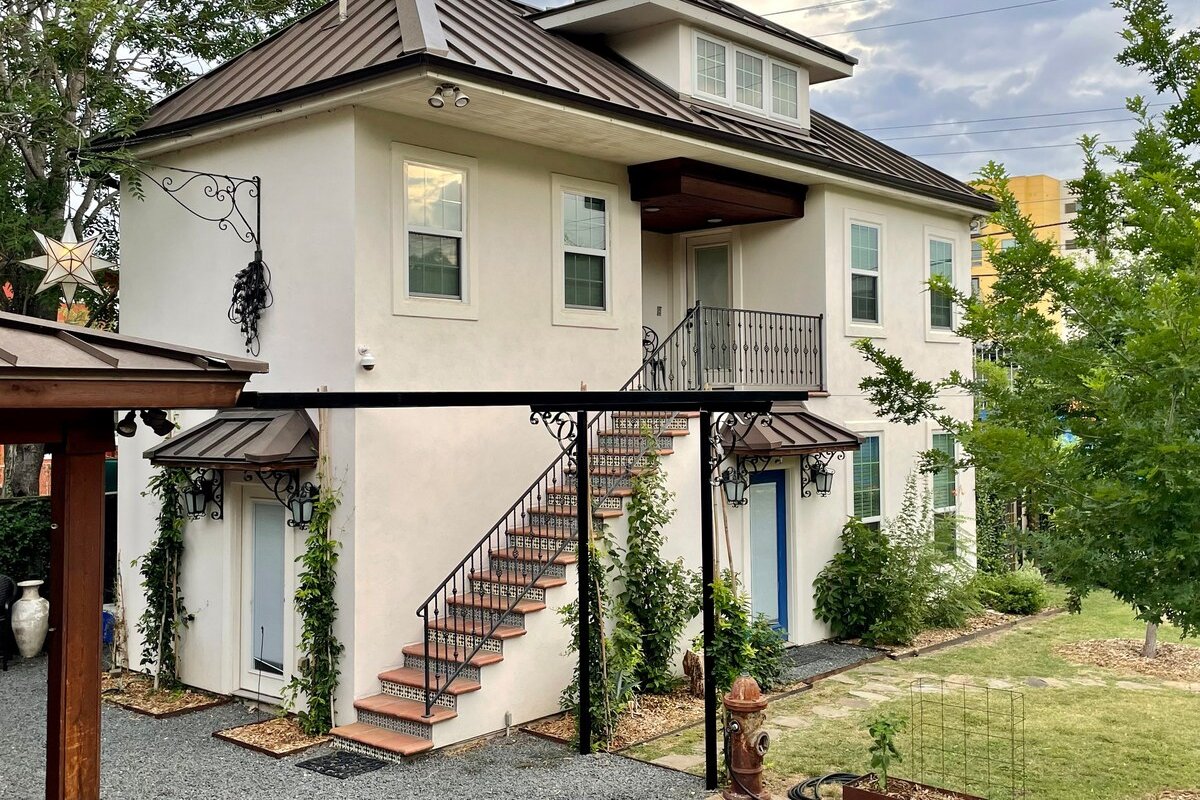 3-DWELLING DOWNTOWN ESTATE ON 3RD ST, Walk DT! gallery image 3