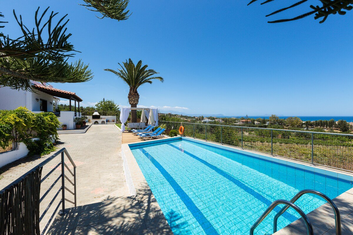 Villa Aetos – Walking distance to a sandy beach! gallery image 3