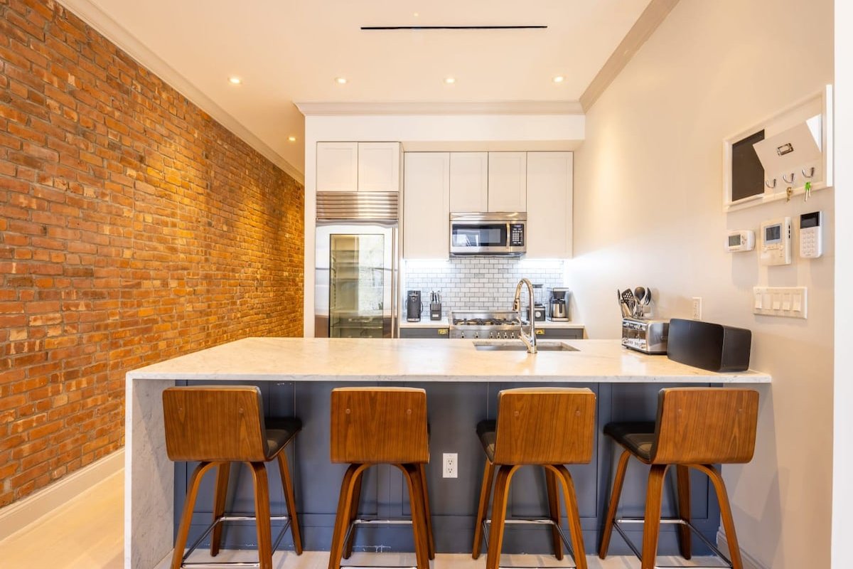 Rove Travel | Linden Place I | Chic Lenox 3BR gallery image 3