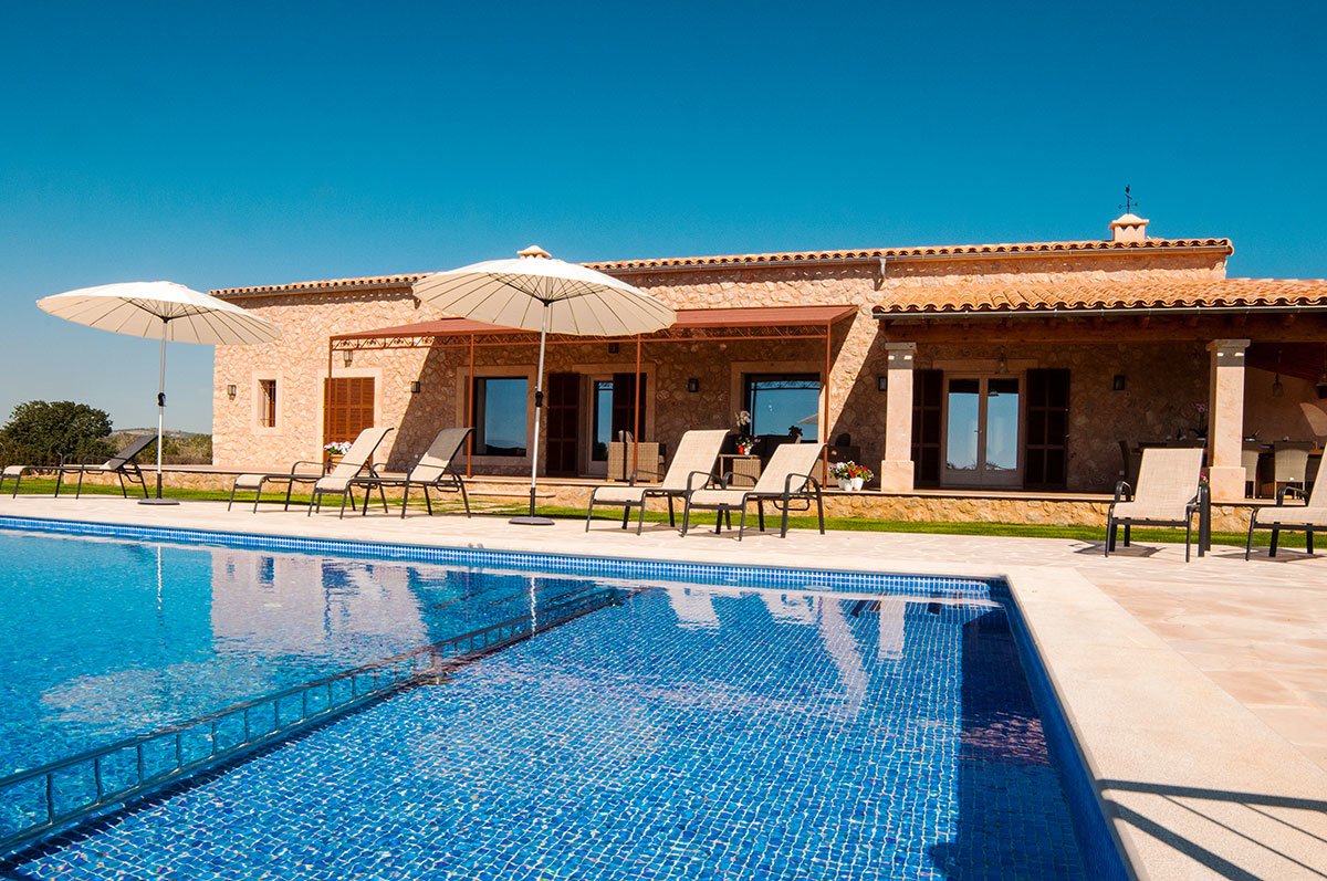 Newly built finca with beautiful pool