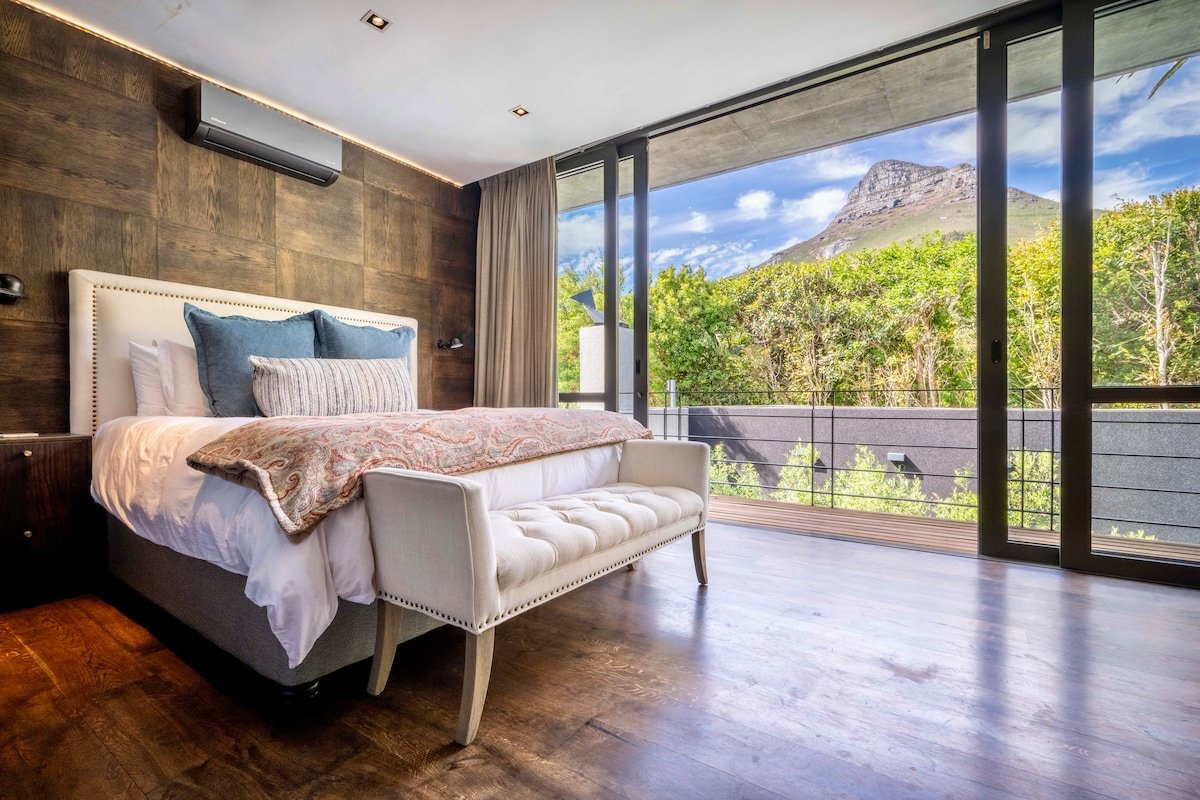 Luxurious Camps Bay Villa 5MinuteWalk To The Beach gallery image 4