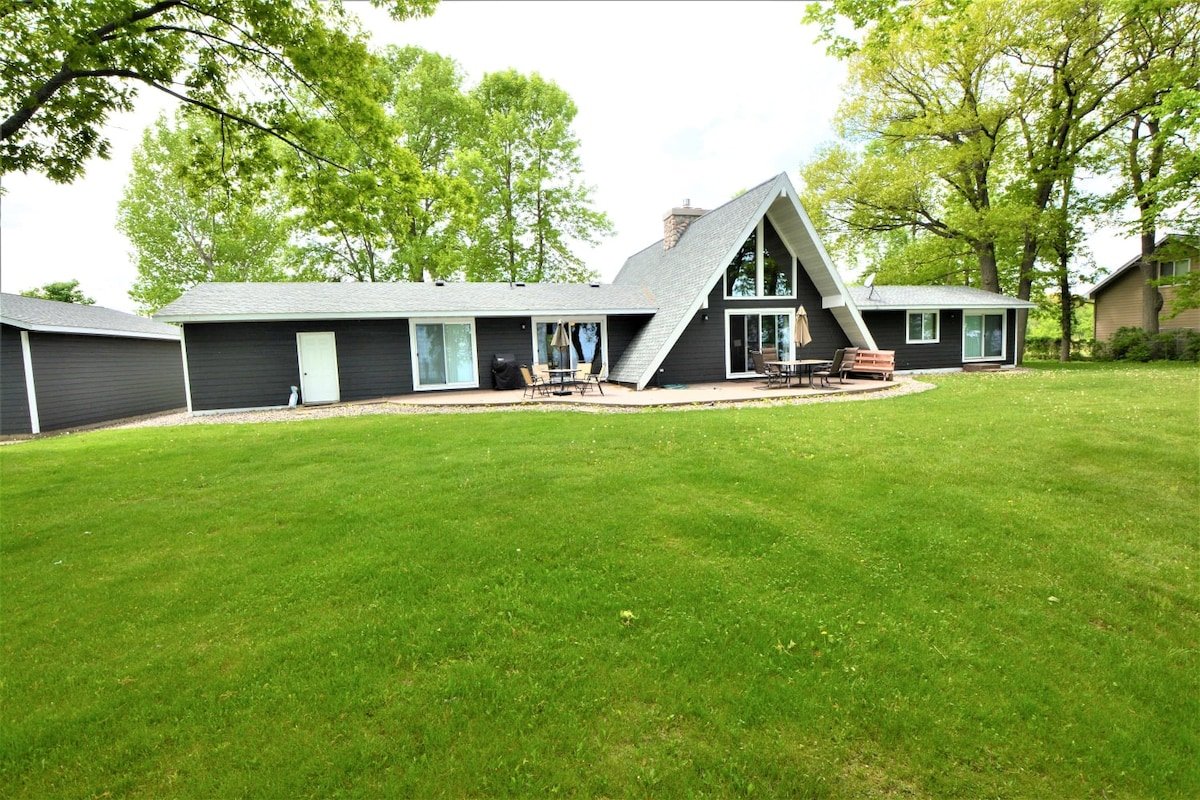 2 Masters 2 Docks, Game Room, Incredible Yard gallery image 4