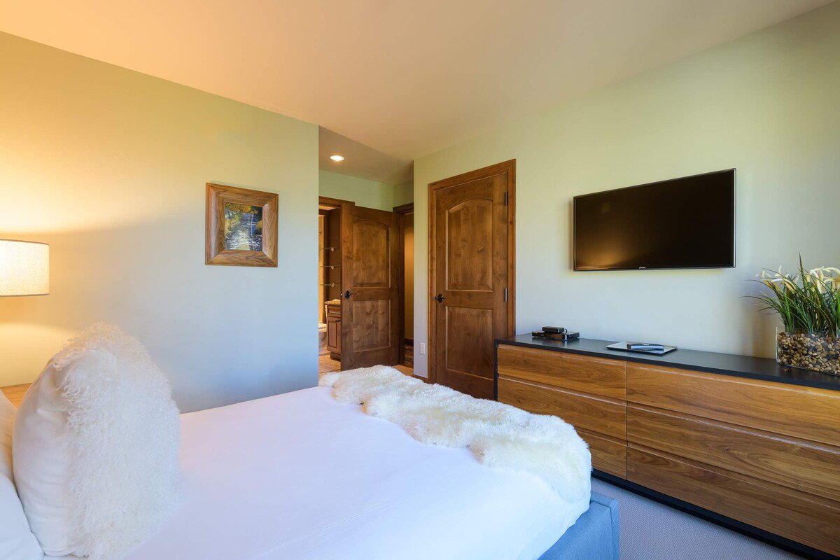 Cascade At The Ritz-Carlton gallery image 3