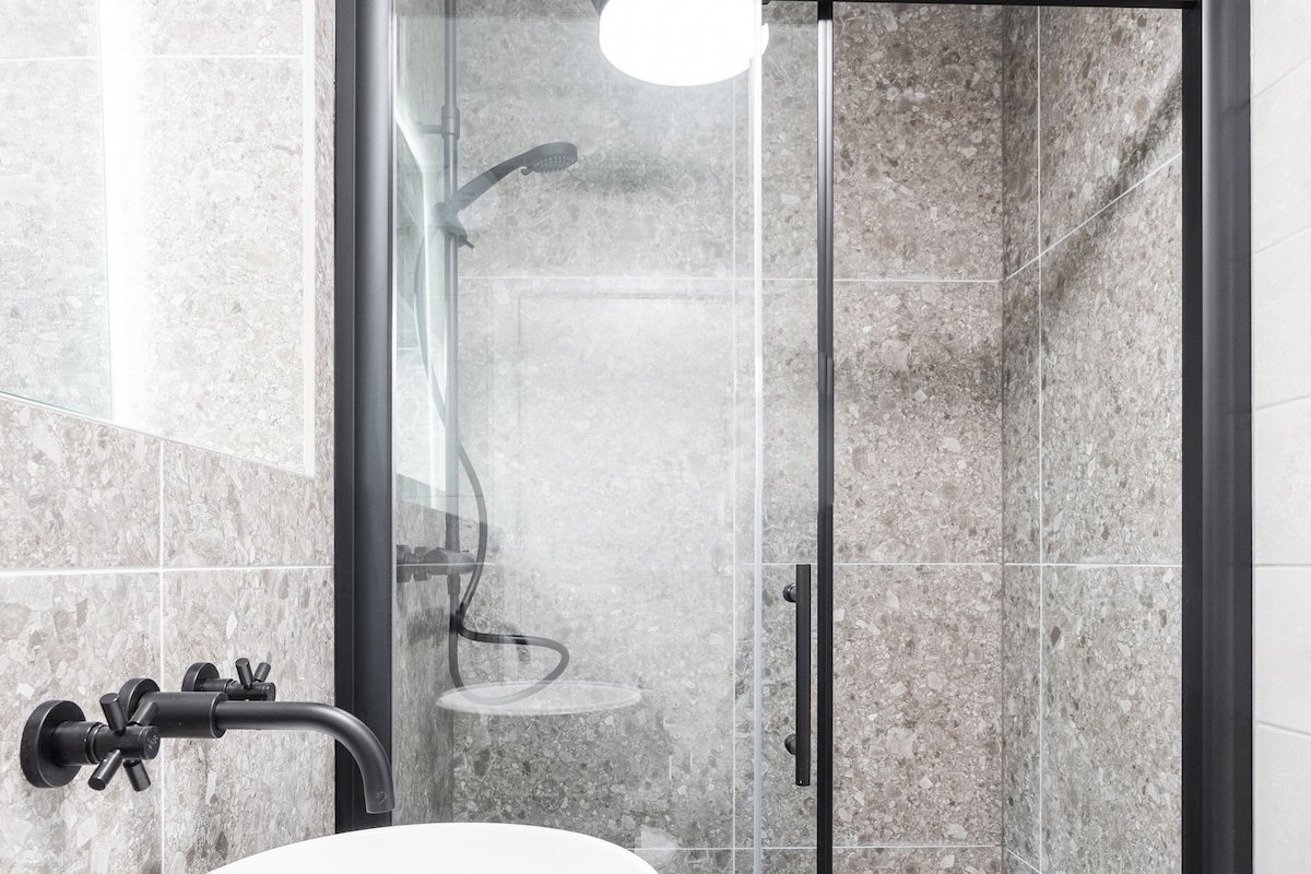 Cosy Downtown Apartment in a Prime Location gallery image 5