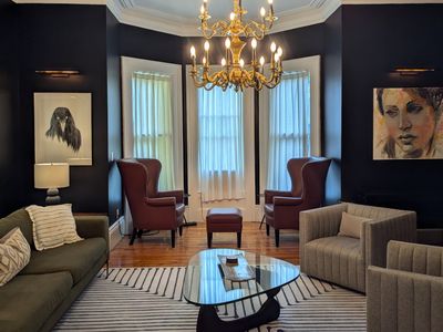 Executive downtown historic home sleeps 8+