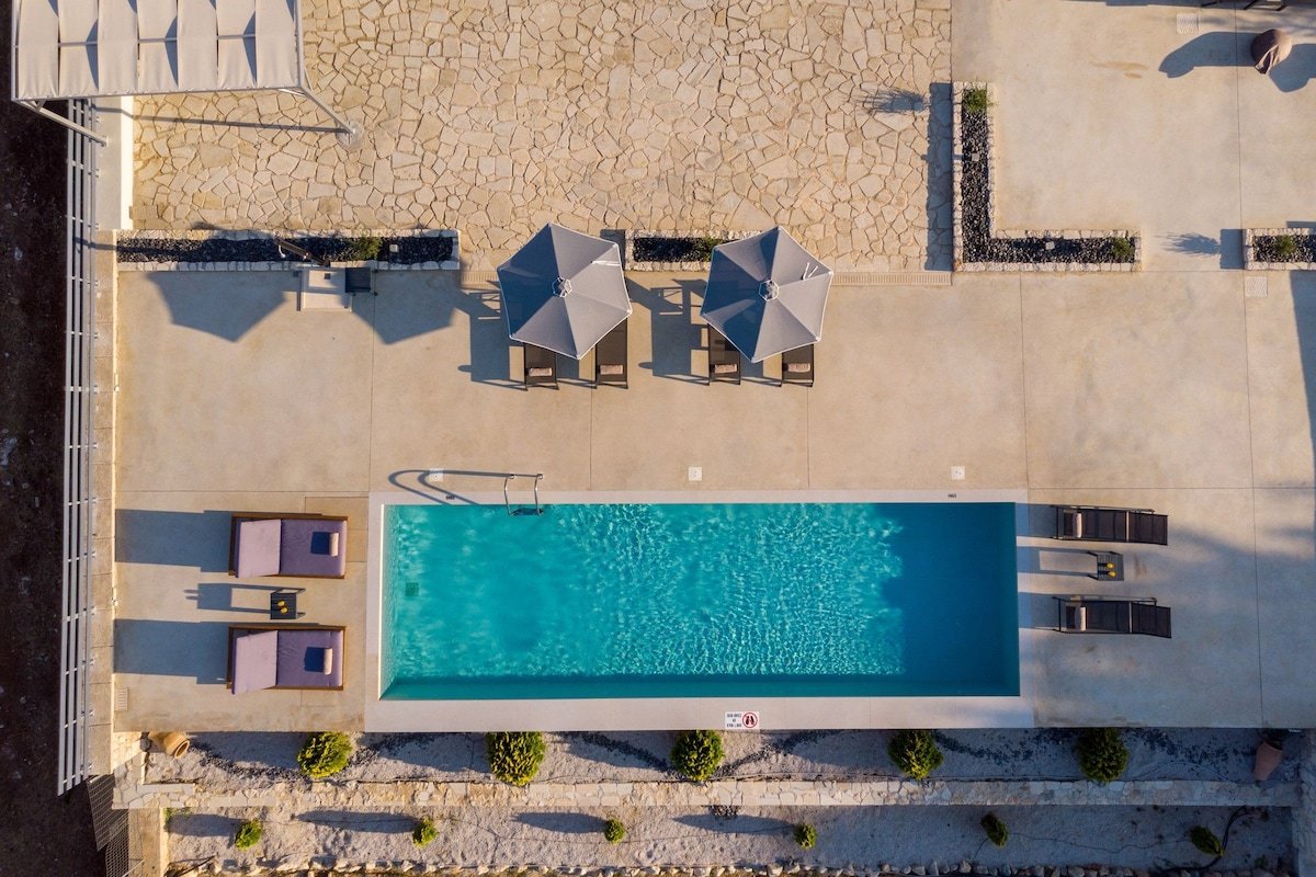 Villa with private pool and sport facilities ! gallery image 5