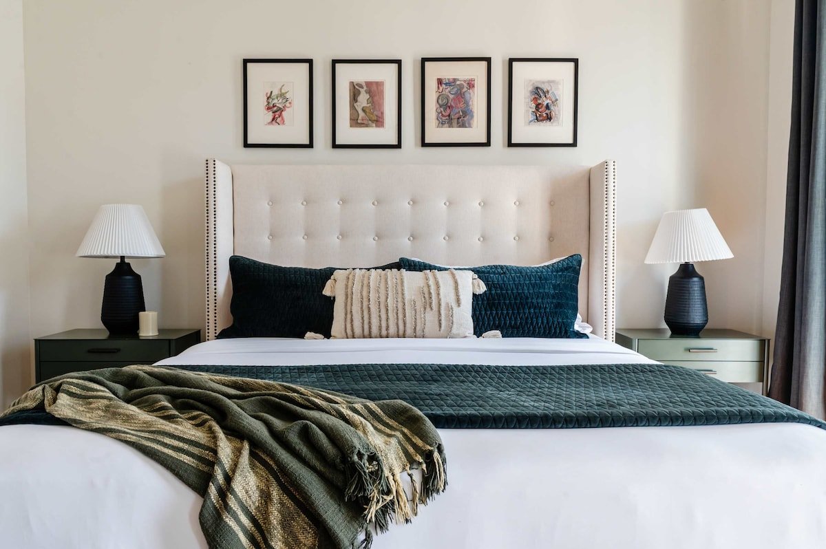 Designer 7 bedroom | Heated Pool | Stay Heirloom gallery image 4