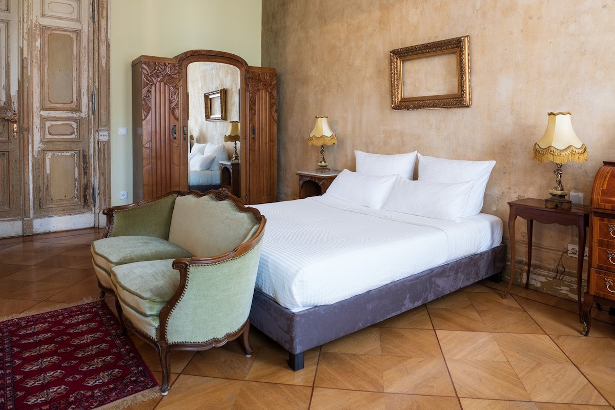 Luxury late 19th century apartment in Berlin Mitte gallery image 5