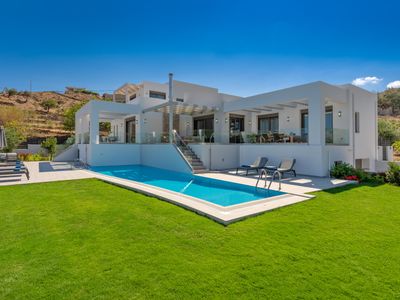Eolia Iconic Villa, walking distance to the beach