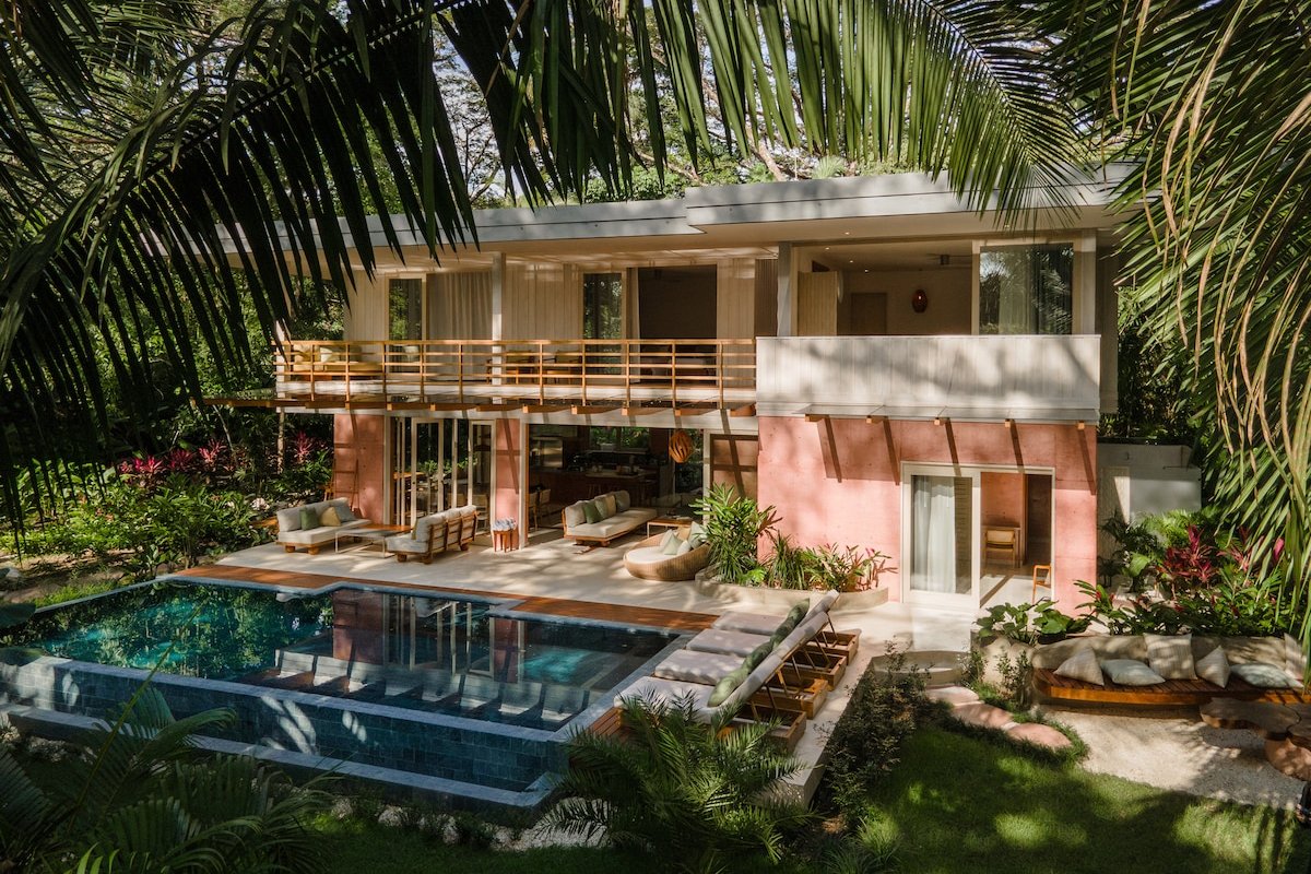 Pandora – Beachfront Luxury Villa at Rayo Verde