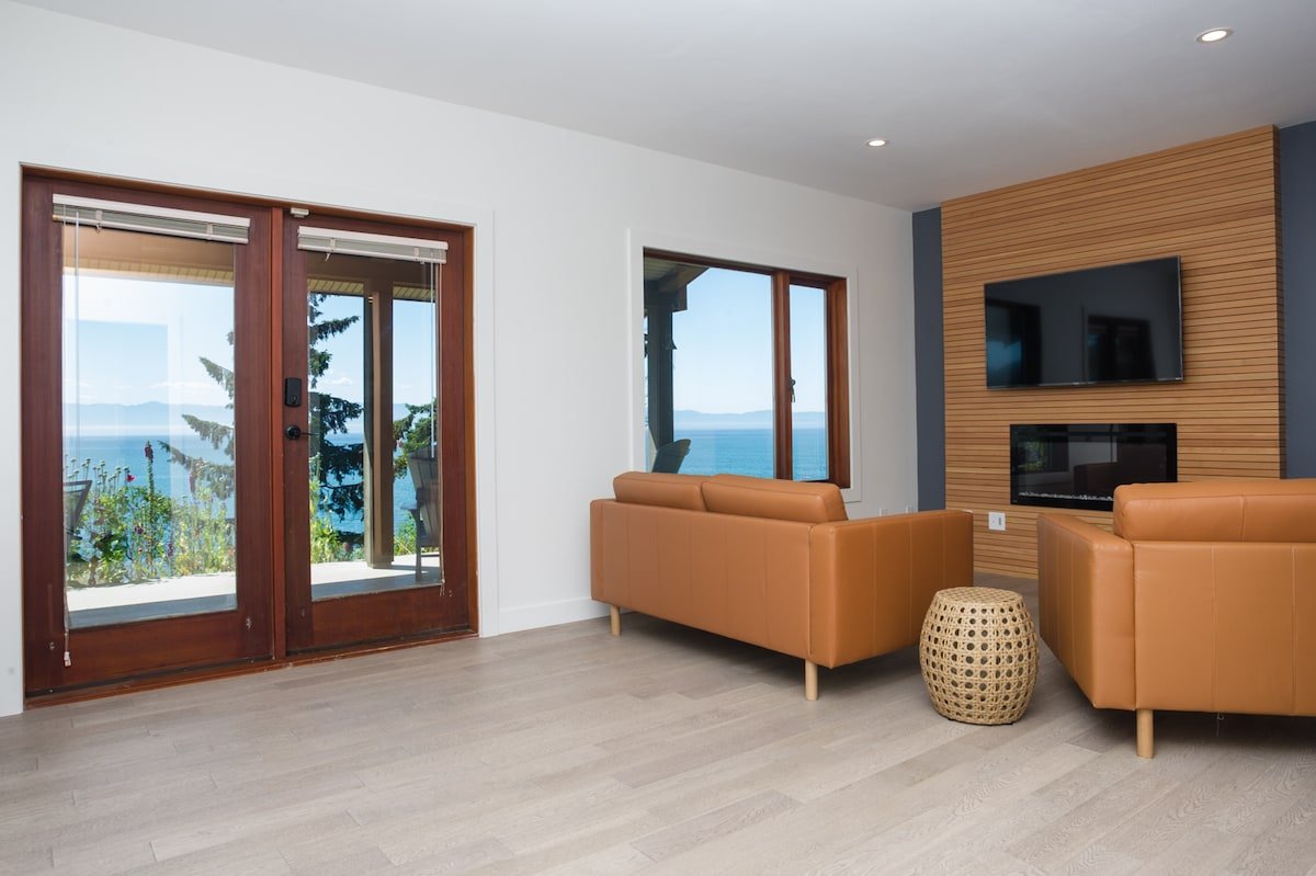 Modern Oceanfront/2 king/2 bath/gas firepit, bbq gallery image 4