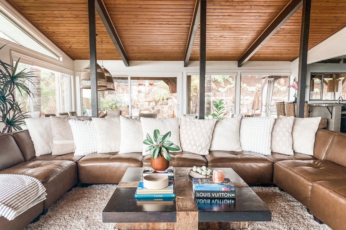 Gorgeous Architectural Villa w/ Pool gallery image 3