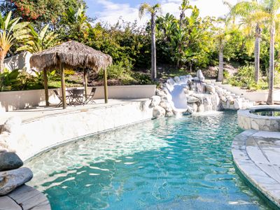 Luxurious Home w/Hot Tub & Pool + Water Slide