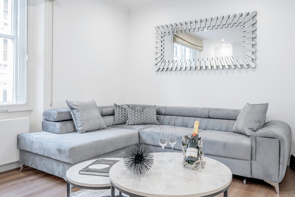 The Royal Sheperd / 2Bed 2Bath gallery image 2