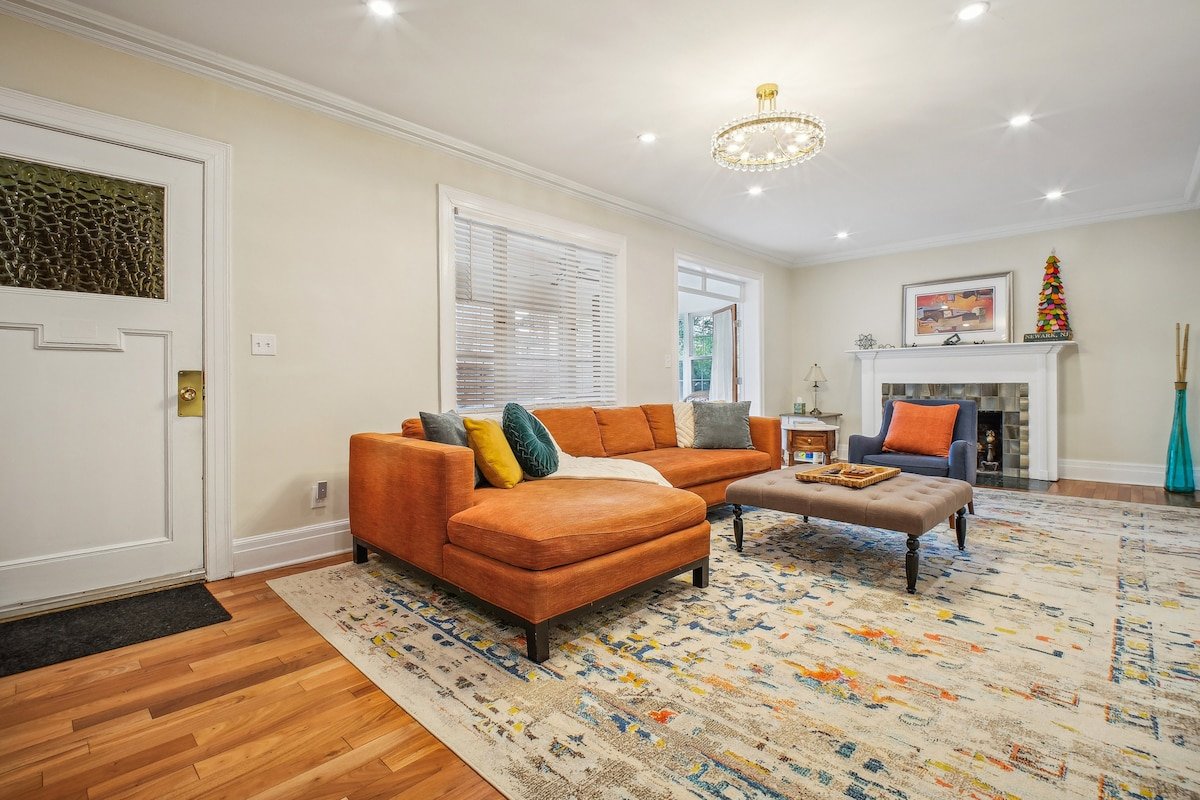 An Urban Paradise near ALL – The Entire Home gallery image 4