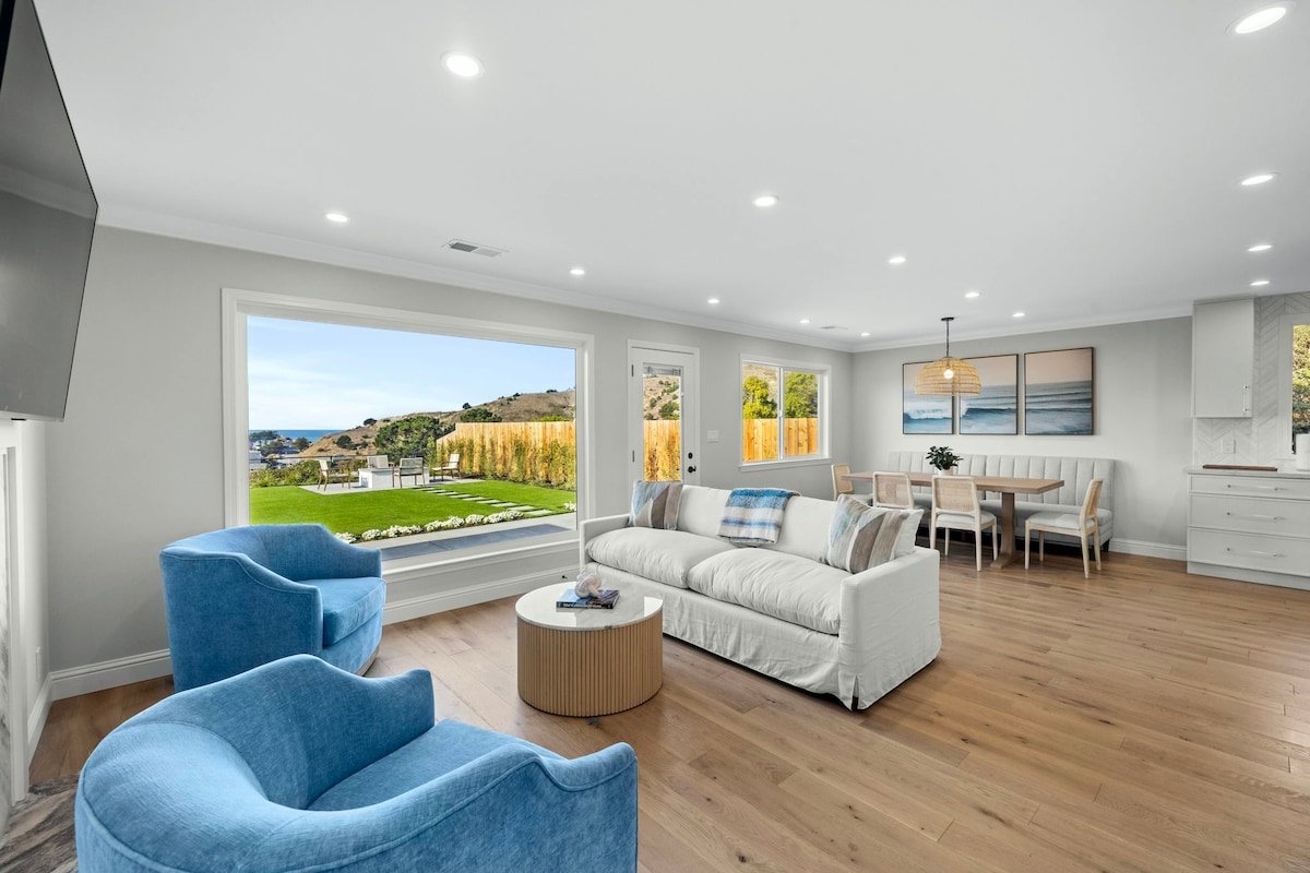 Luxurious Private Coastal Home Hot Tub Ocean Views gallery image 3