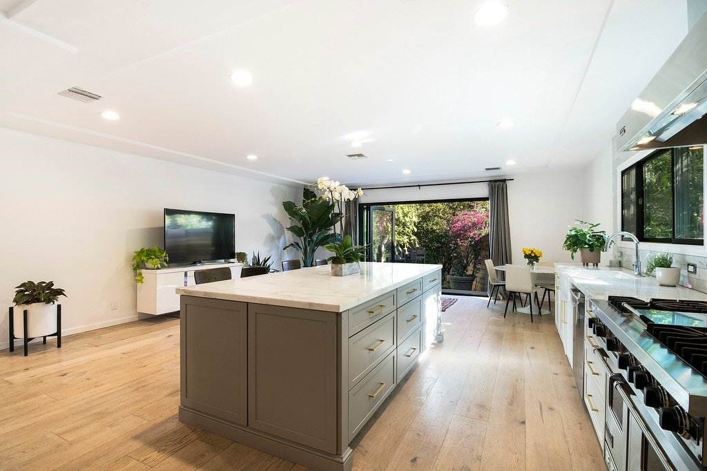 Gorgeous home in Hollywood! gallery image 3