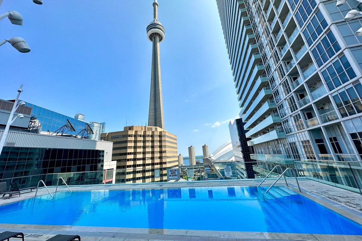 Elegant 2BR | CN Tower + Lake View w/ Rooftop Pool gallery image 3
