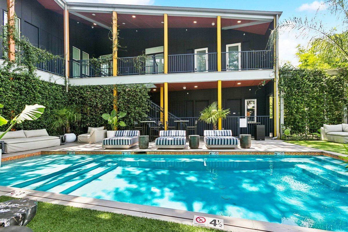 The Syd | Mardi Gras Magic | Heated Pool & Oasis gallery image 3