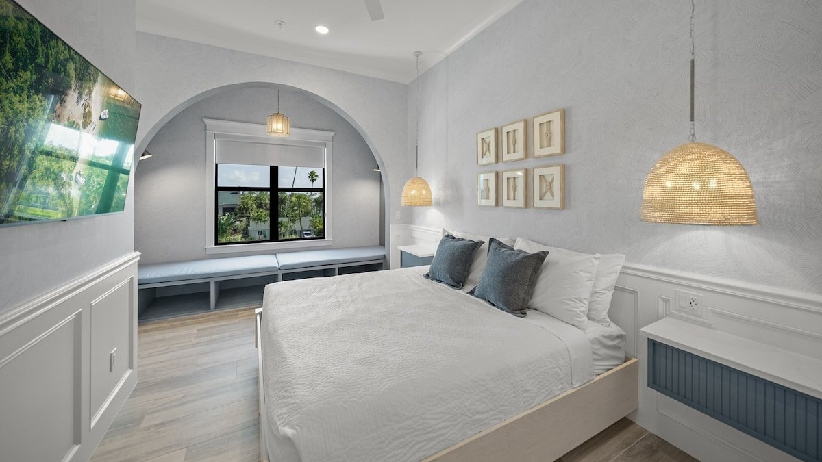 New-Waterslide-Spa-Rooftop-Gulf & Bay Views gallery image 4