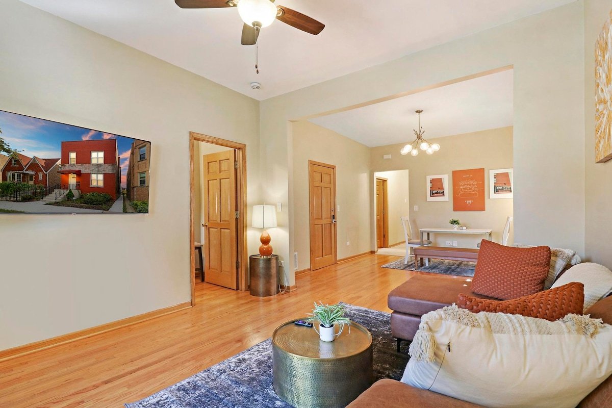 Cozy Irving Park 5BR Home – by O’Hare & Downtown gallery image 2