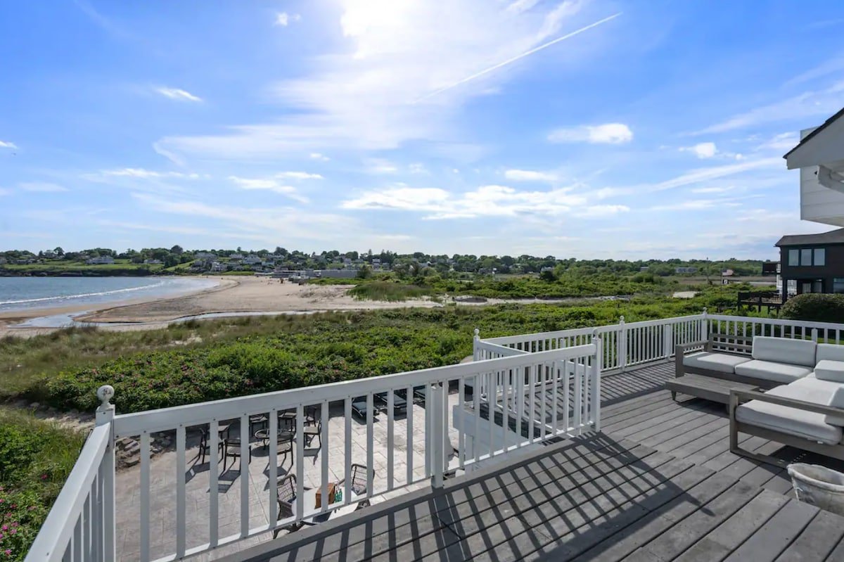 Seascape: Waterfront Beach Home gallery image 5