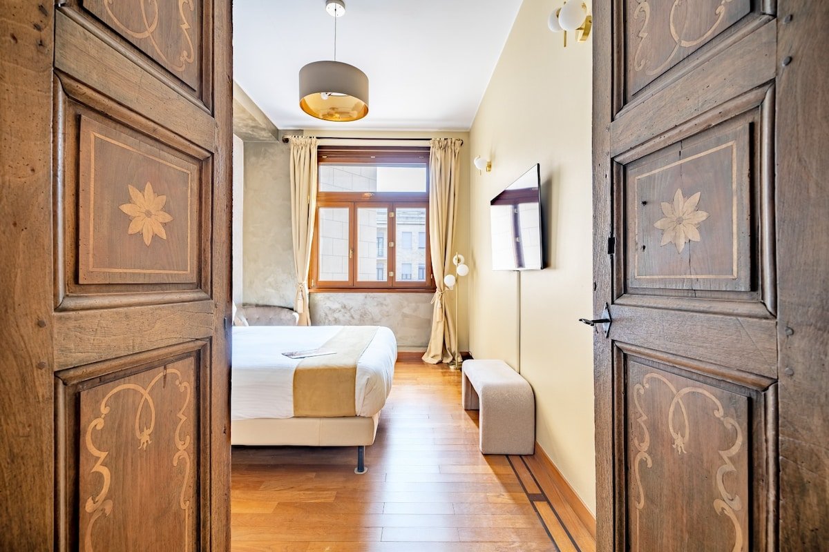 Luxury 3 Bedroom Apartment – 6 Guests – Duomo gallery image 2