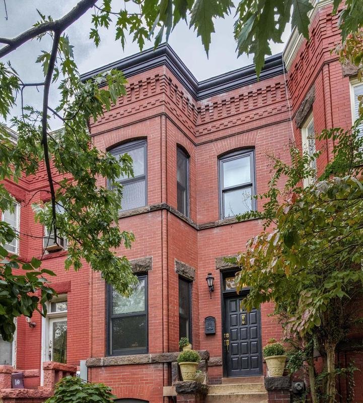 Stately & Central Capitol Hill Townhouse gallery image 3