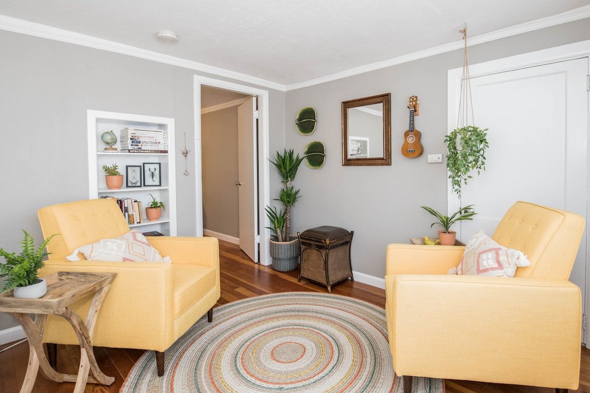 Fabulous 5 BDRM Craftsman-Best Location in PDX! gallery image 5