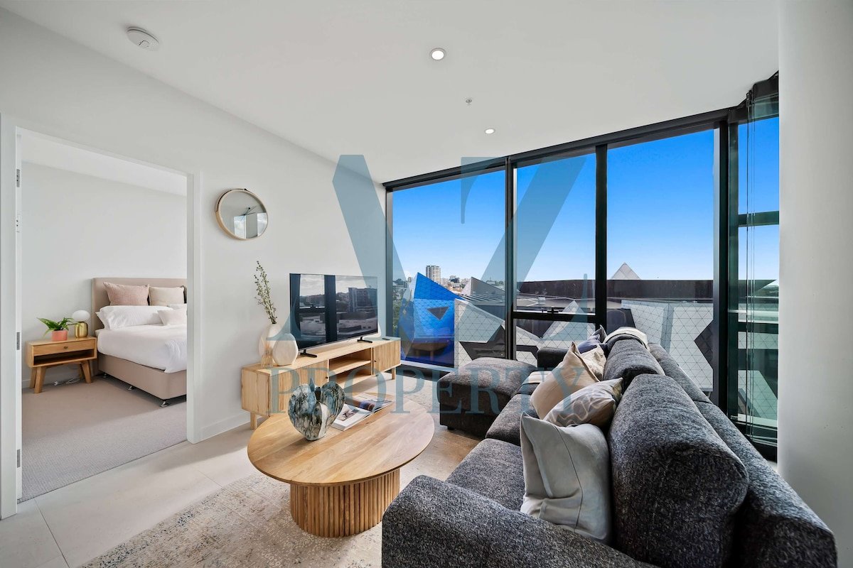 Bright & Airy 2BR with Prime City Address gallery image 2