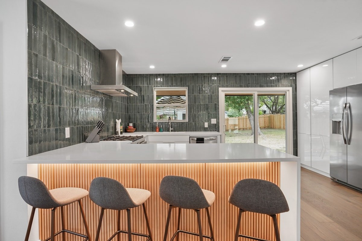 2 House Compound! 7Bedroom – PingPong – Yard Games gallery image 2