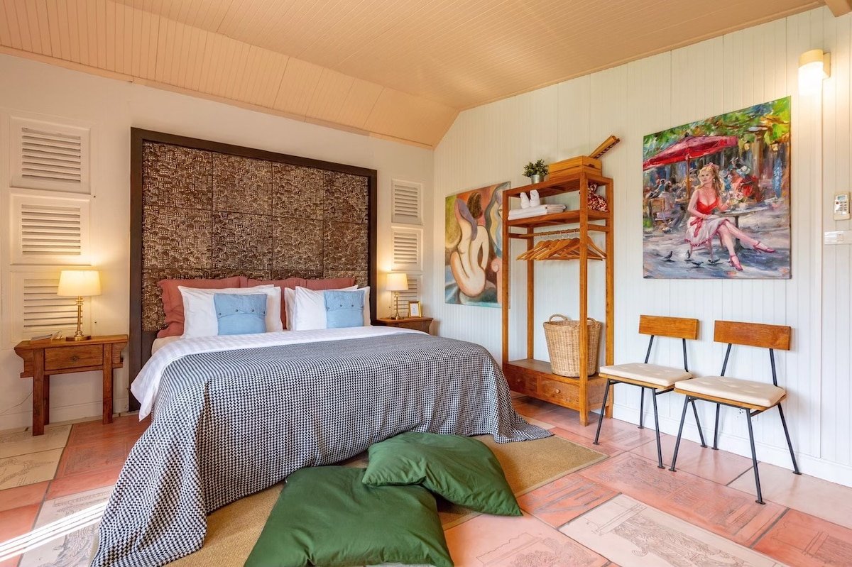 Artist House & Gallery- 3 Guest Suites gallery image 4