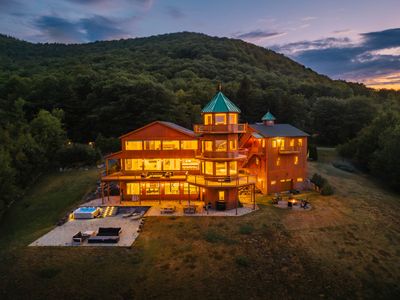 The Summit House | Best Views, Hot Tub, Game Rooms