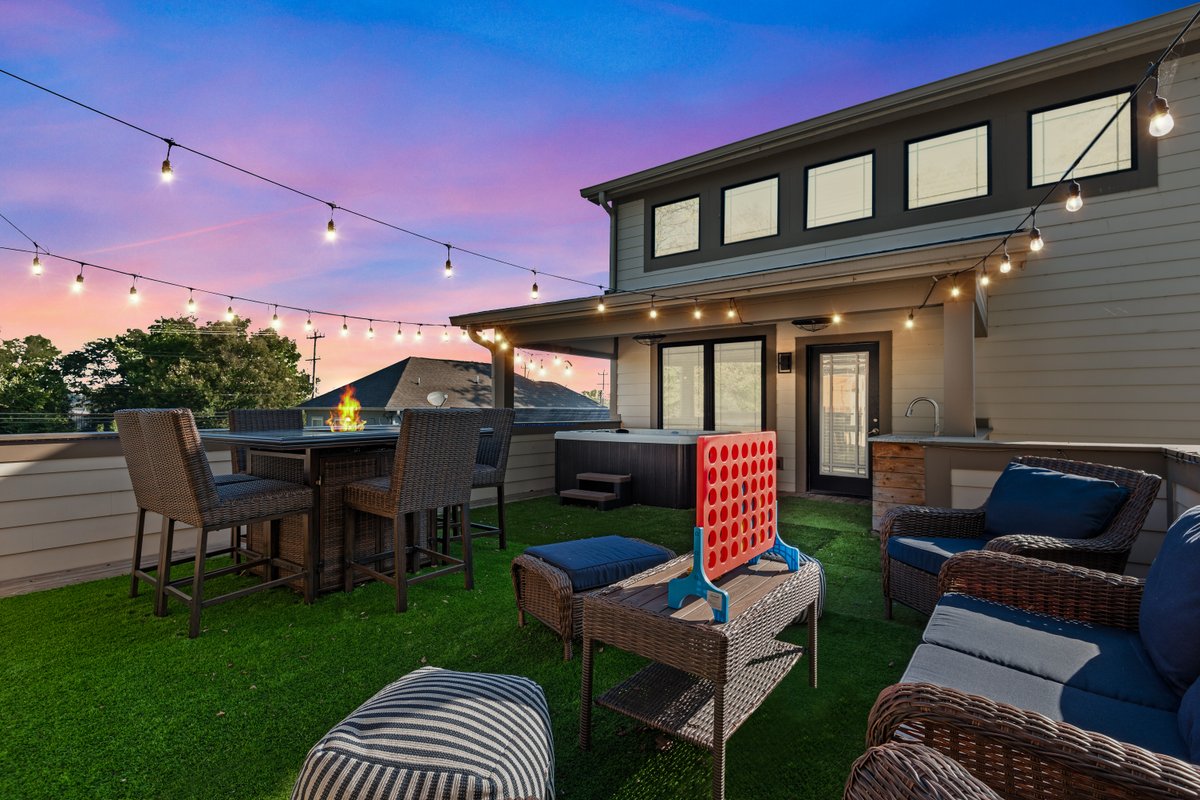 Luxury 4BR w/ Rooftop, Hot Tub, 4 Mins to Broadway