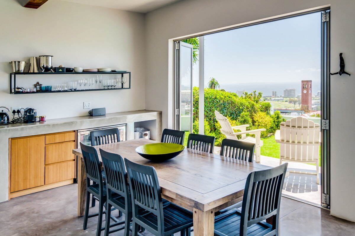 Luxury Green Point Villa, with Ocean Views & Pool gallery image 4