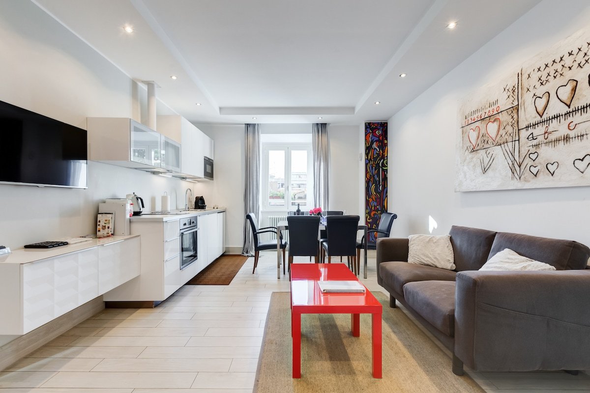 3 Bedrooms, 3 baths, close walk to the Vatican. gallery image 3