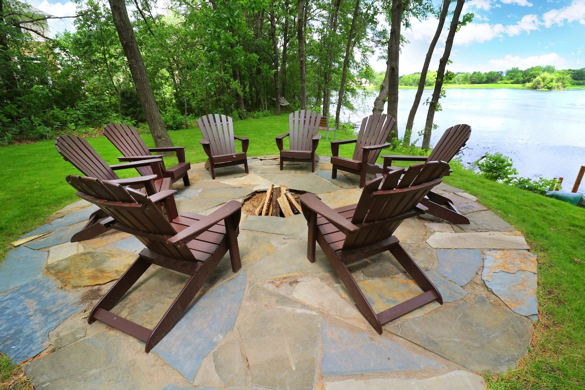 Gorgeous Lake Home- 10 mins to MOA and MSP airport gallery image 2