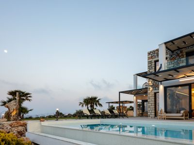 Villa Empire Ultimate Luxury villa – heated pool