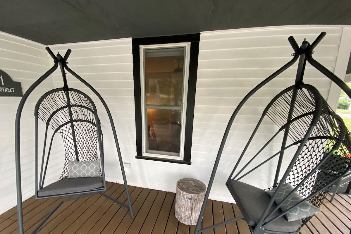 Cozy, historic 3 BR home with hot tub & Zen Den gallery image 4