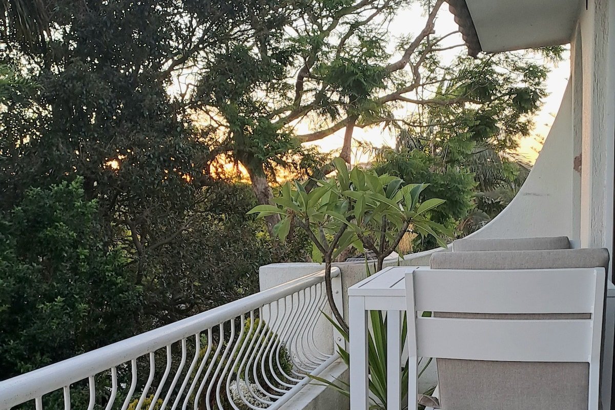 Spacious 4 bed home, beach living, ocean views gallery image 5