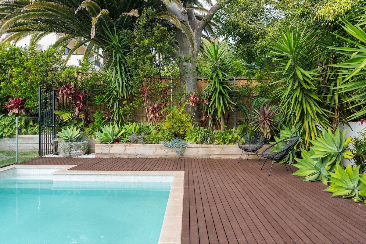 Jackpot – Modern Stylish Home w AC Pool Garage gallery image 4